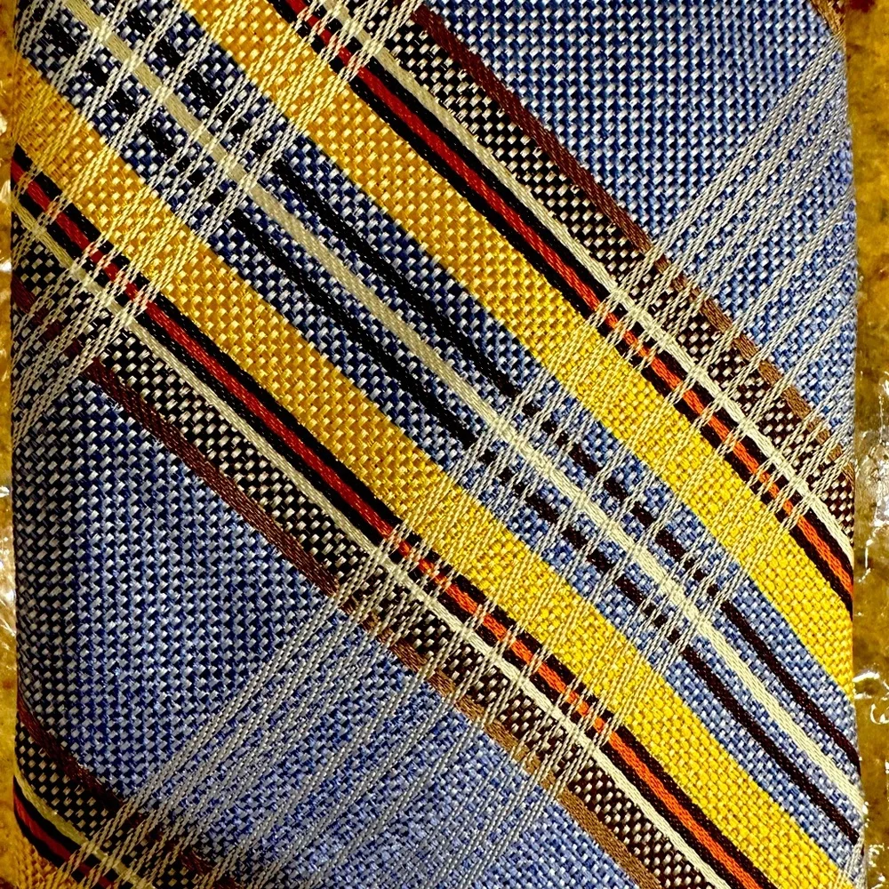 NWT👔TOM JAMES STRIPED BLUE, YELLOW, WHITE AND RED SILK NECKTIE - Picture 2 of 5